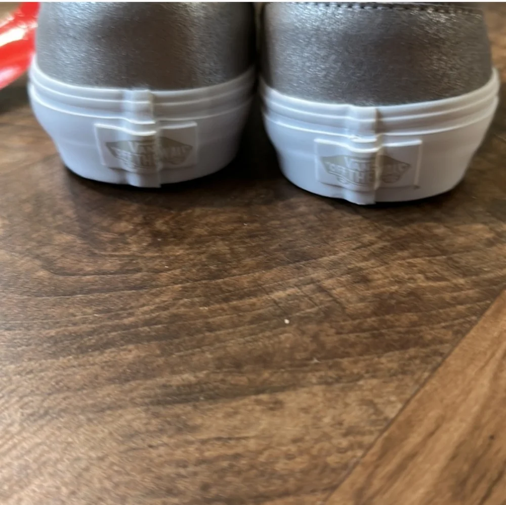 Vans - Picture 2 of 2